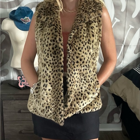 Kristen Blake Black Faux Fur Vest - Picture 2 of 4